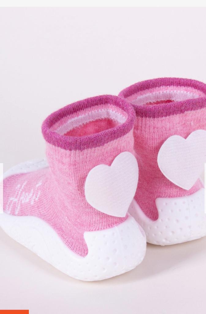 Dívčí růžové protiskluzové ponožky s gumovou podrážkou - srdíčko
