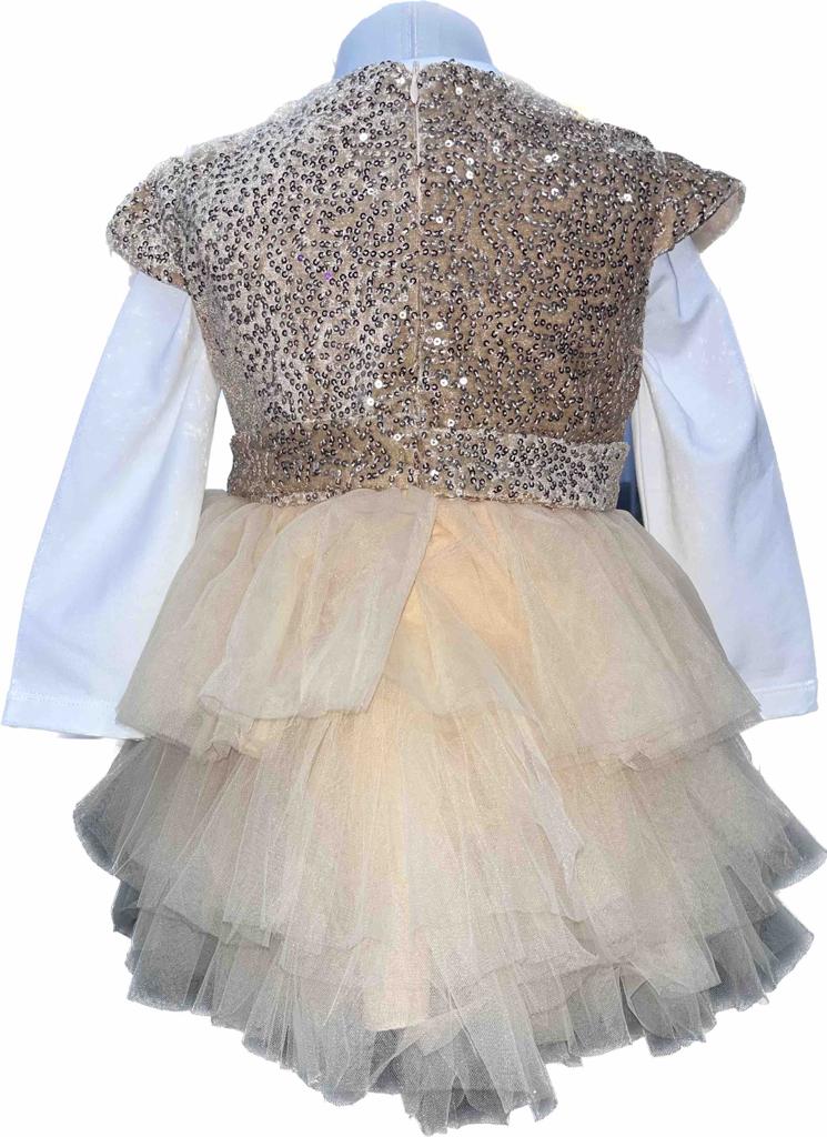 Zlaté společenské šaty s bílým roláčkem