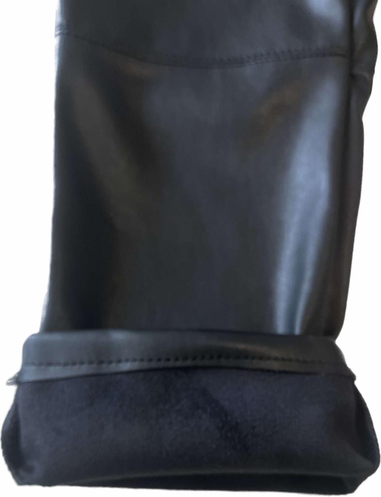 Černé lesklé kalhoty