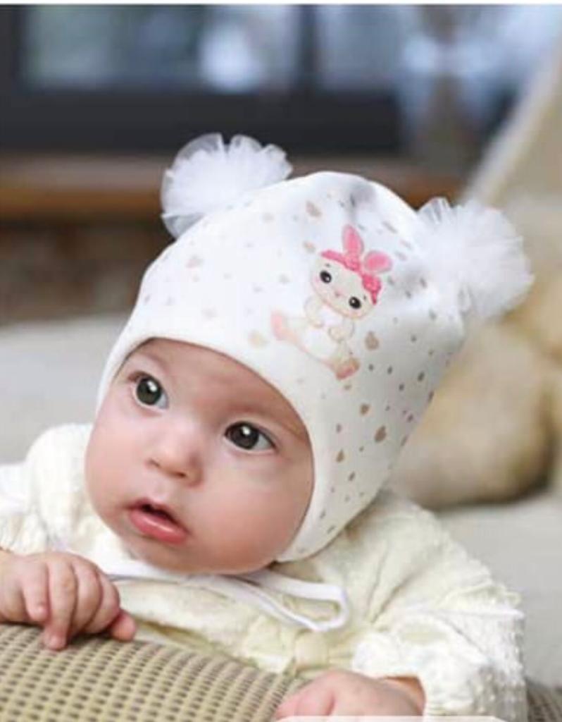 Čepice bílá s králíčkem
