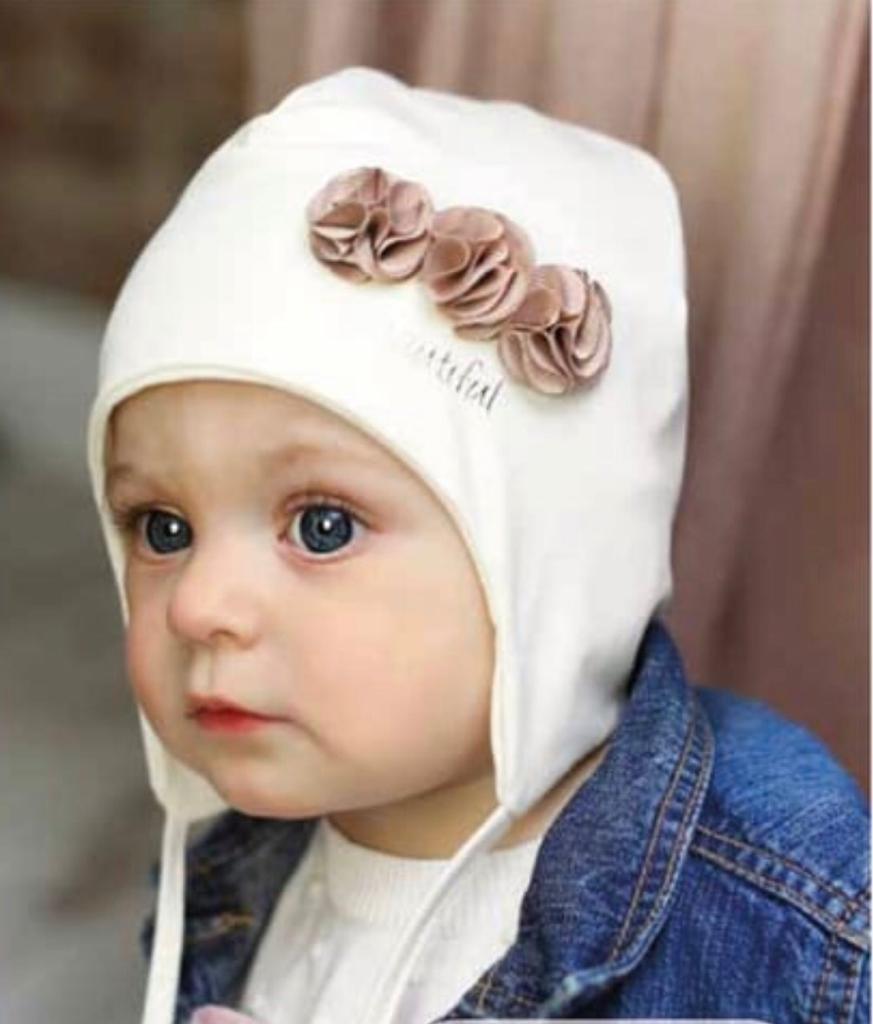 Čepice smetanově bílá