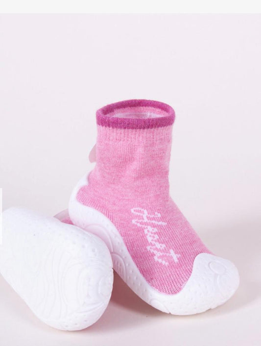 Dívčí růžové protiskluzové ponožky s gumovou podrážkou - srdíčko